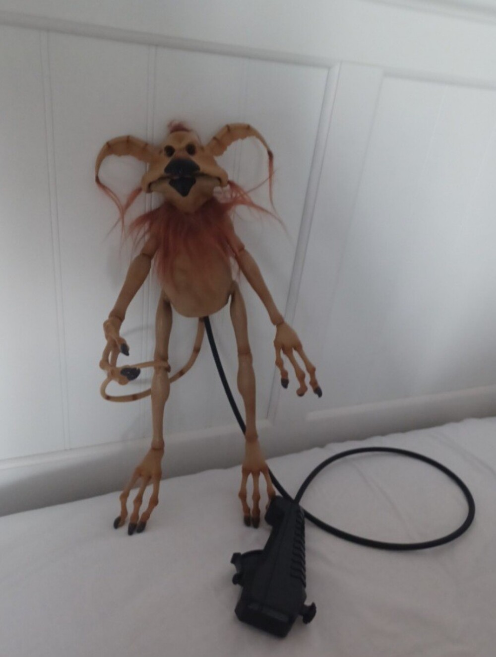 Kowakian monkey lizard star wars land from Disneyland